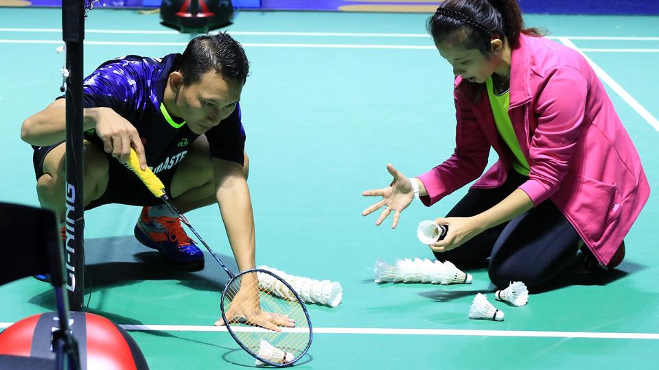 Latihan Sony Dwi Kuncoro di dampingi sang istri Gading Safitri